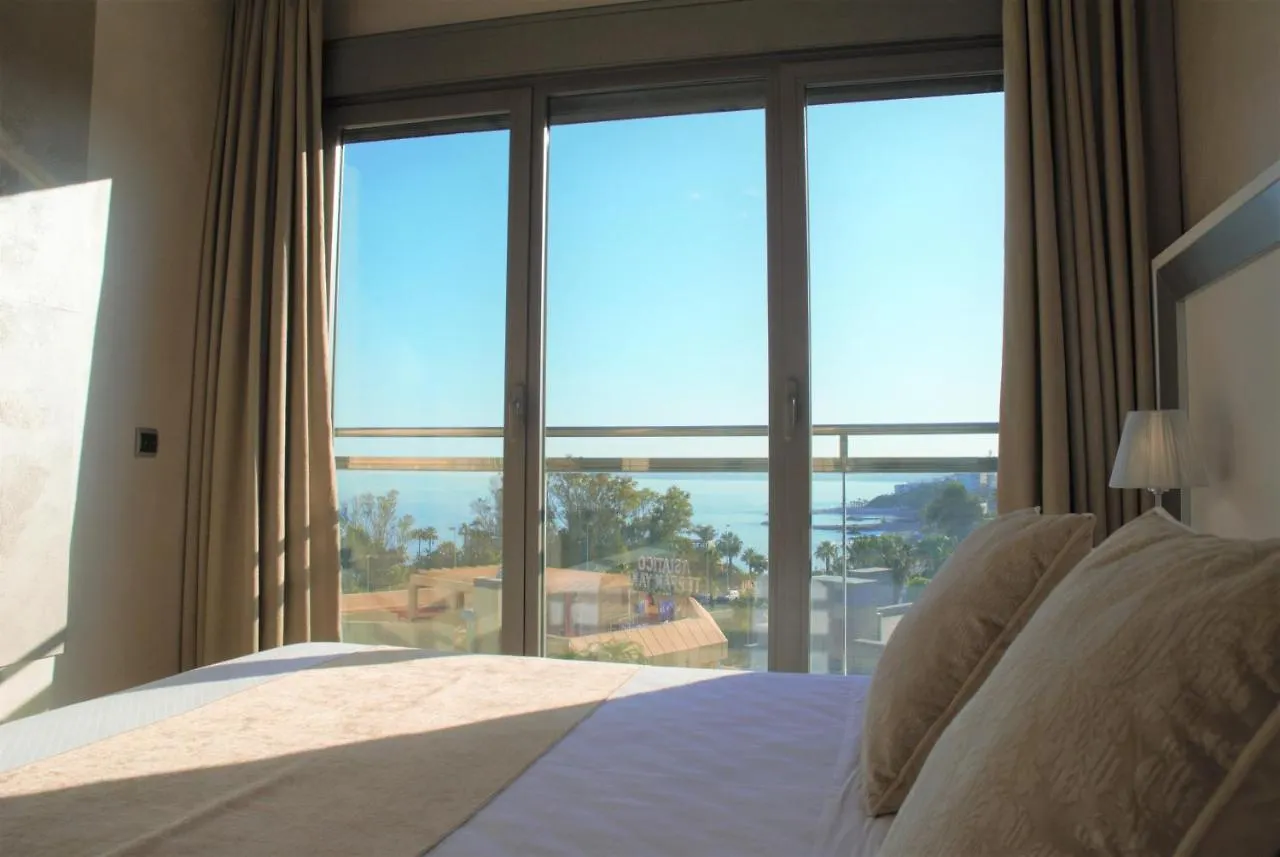 Bay View Luxury Apartment, Amazing Sea View & Pool Benalmádena Appartement