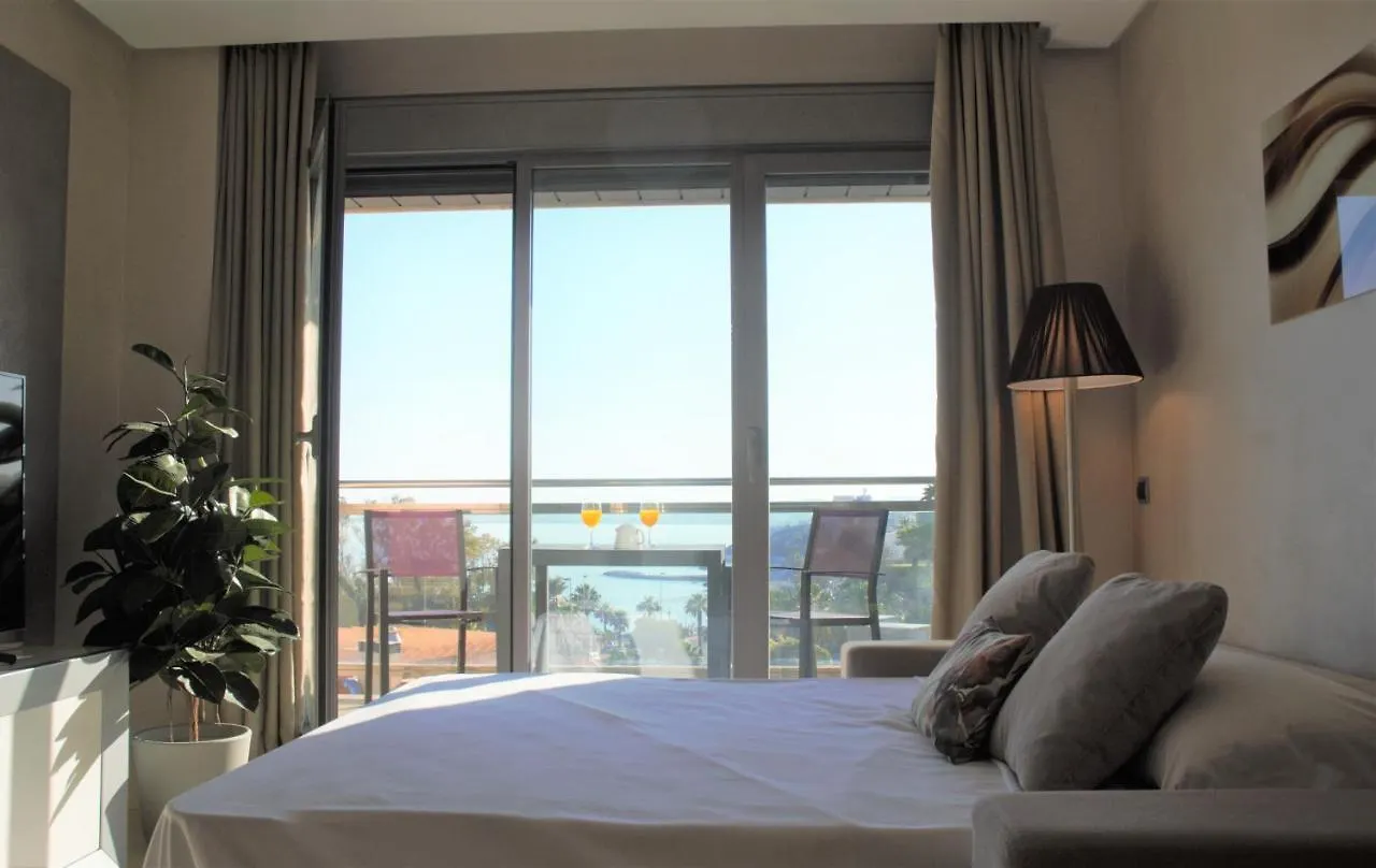 Bay View Luxury Apartment, Amazing Sea View & Pool Benalmádena Appartement