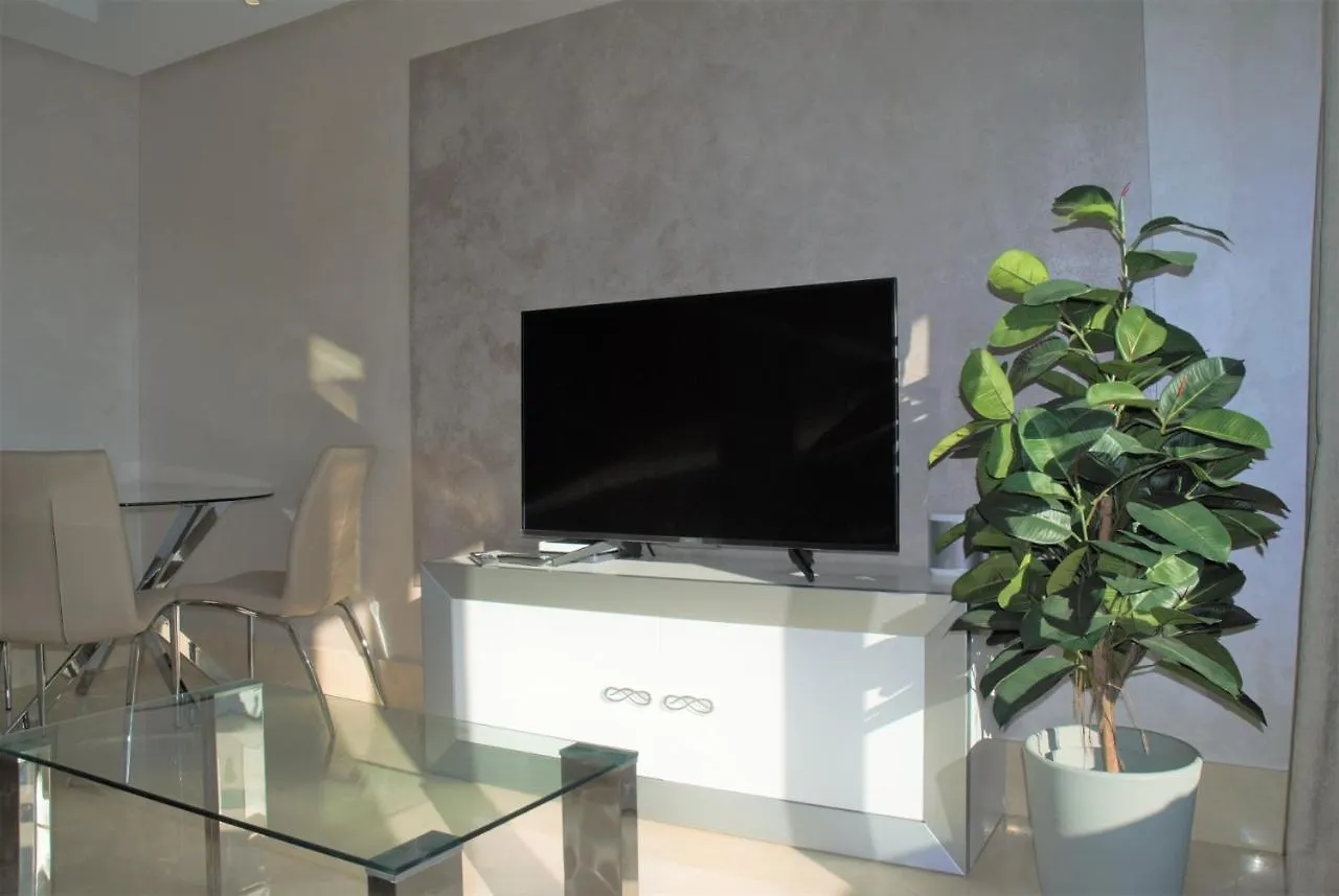 Bay View Luxury Apartment, Amazing Sea View & Pool Benalmádena 0*,